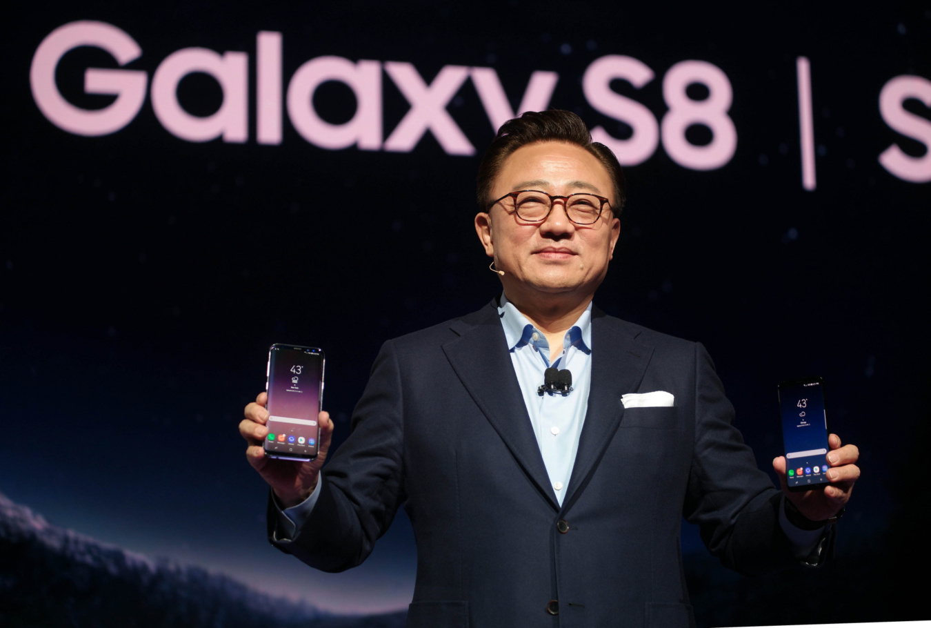 Samsung assures customers there's no defect with the Galaxy S8 display 2