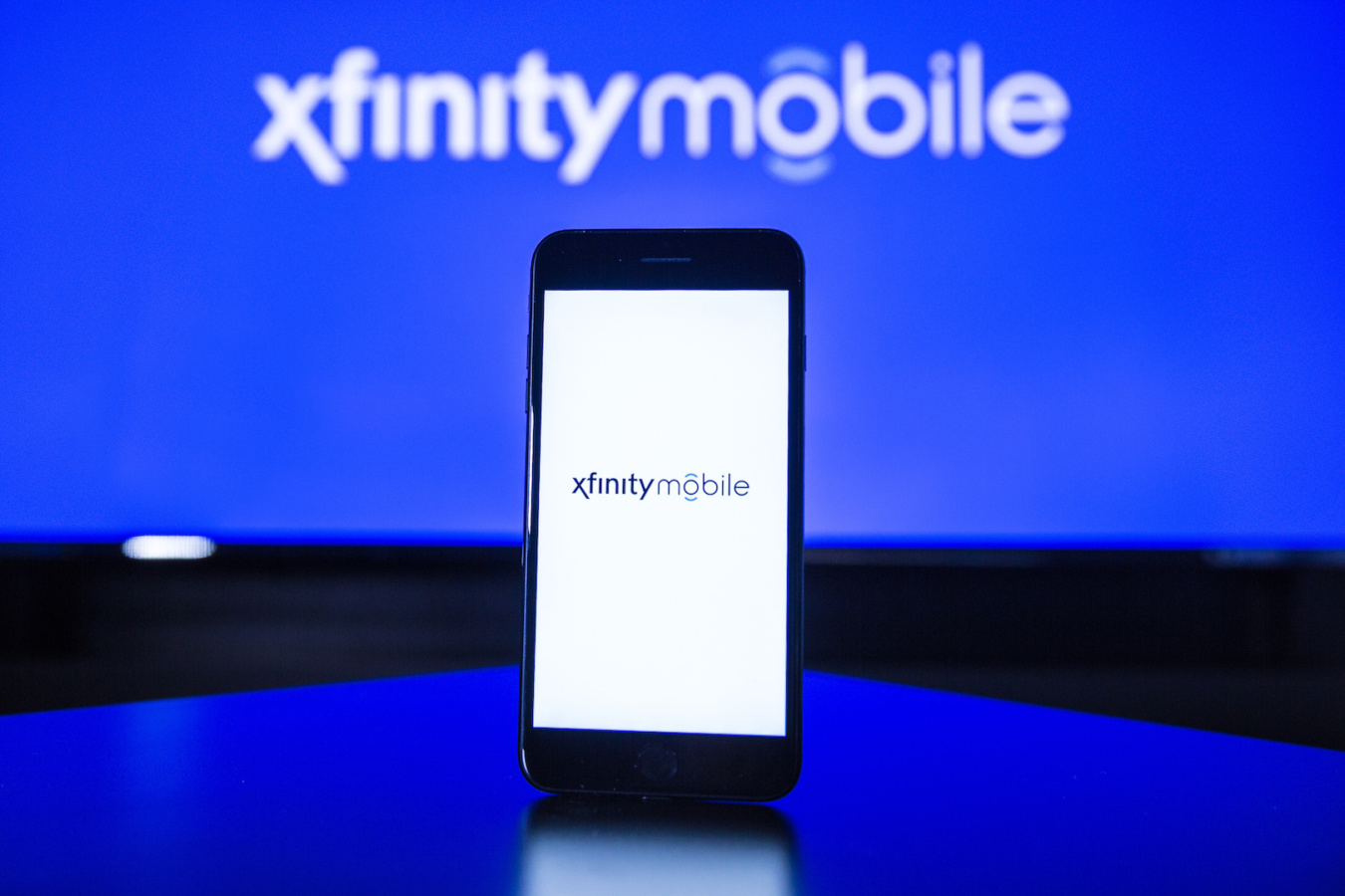 Comcast enters the wireless industry, introduces Xfinity Mobile 6