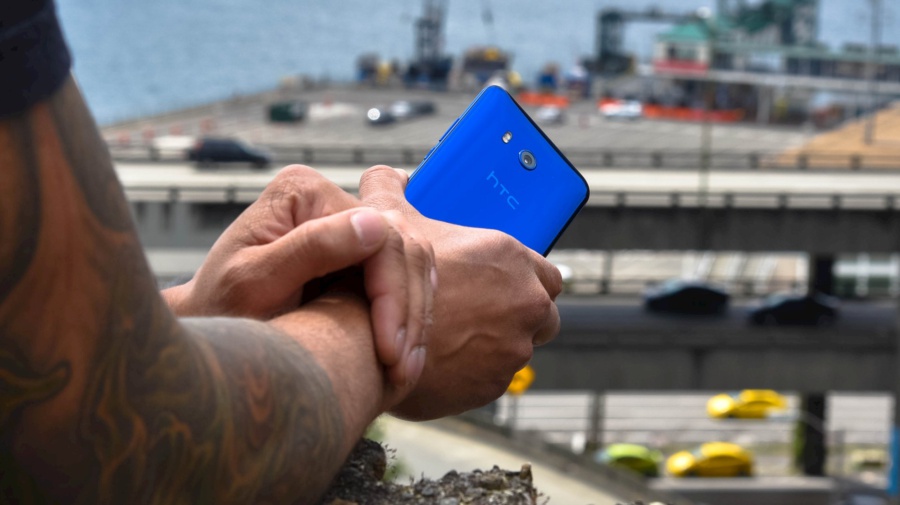 HTC's financials are still pretty bad with a 26% YoY drop in November 4