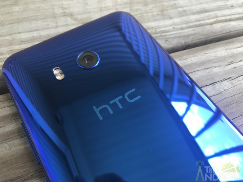 Evan Blass hints that HTC will be adopting a notched display this year 2