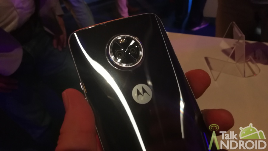 Motorola Moto X4 officially launches, blurs line between mid-tier and flagship 6
