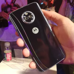 Motorola Moto X4 officially launches, blurs line between mid-tier and flagship 12