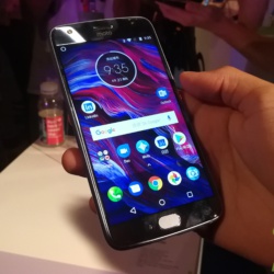 Motorola Moto X4 officially launches, blurs line between mid-tier and flagship 9