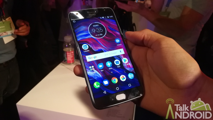 Motorola Moto X4 officially launches, blurs line between mid-tier and flagship 3