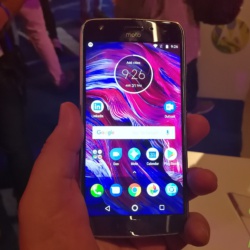 Motorola Moto X4 officially launches, blurs line between mid-tier and flagship 7