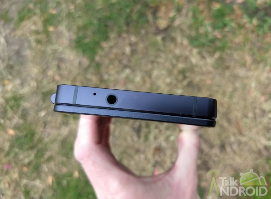 ZTE Axon M review: Two screens, one camera, unlike anything else 6