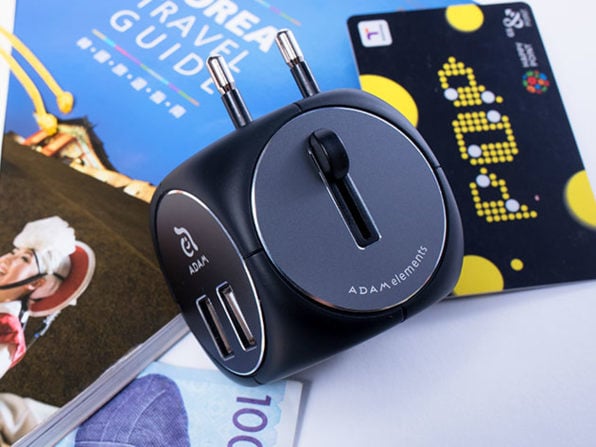 [TA Deals] Pick up this discounted Omnia world travel power adapter 4