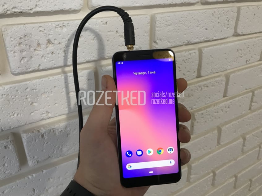 A plastic Google Pixel 3 Lite prototype with a headphone jack leaks 3