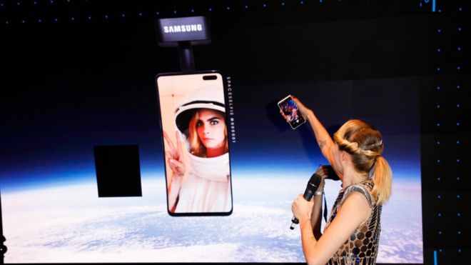 Samsung's "SpaceSelfie" marketing campaign abruptly ends with a crashed satellite 6