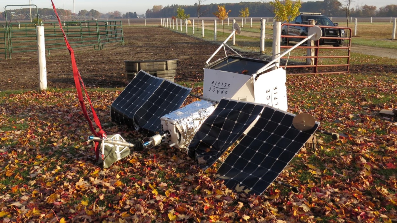 Samsung's "SpaceSelfie" marketing campaign abruptly ends with a crashed satellite 7