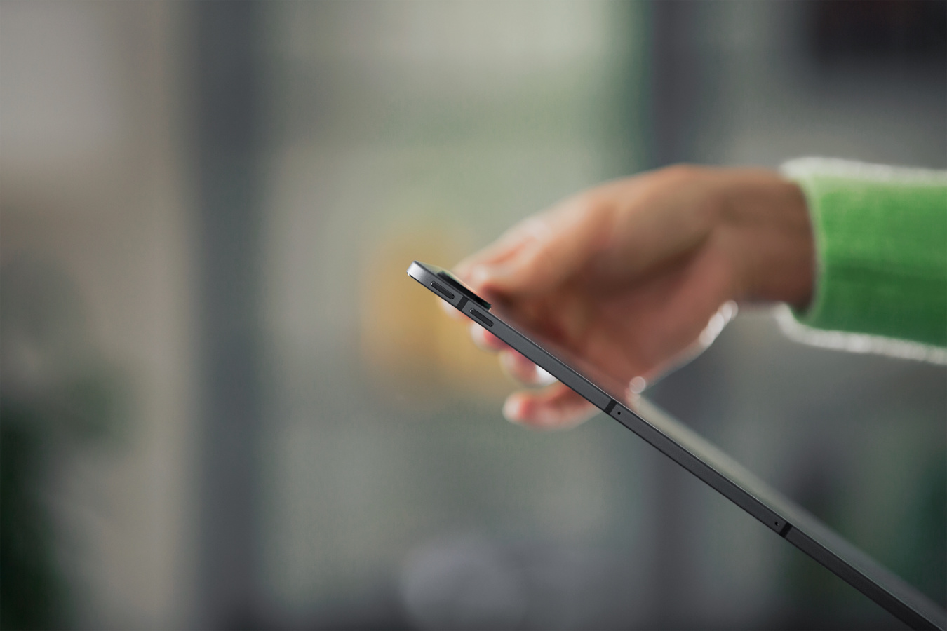 The Lenovo Tab P11 Pro is an affordable tablet with premium features and design 9