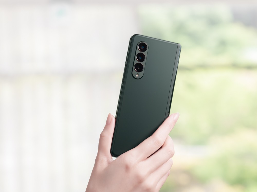 The Galaxy Z Fold 3 gets put through a torture test, and it holds up pretty well 5