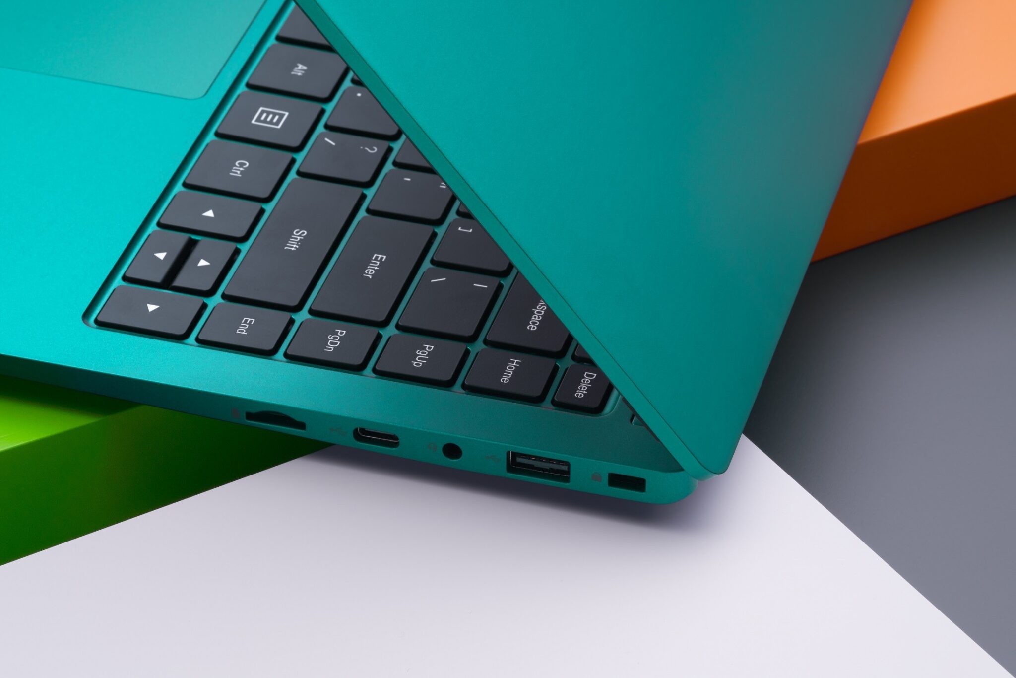 Infinix's budget-minded INBook X2 comes with Windows 11 pre-installed and dual fill lights 8