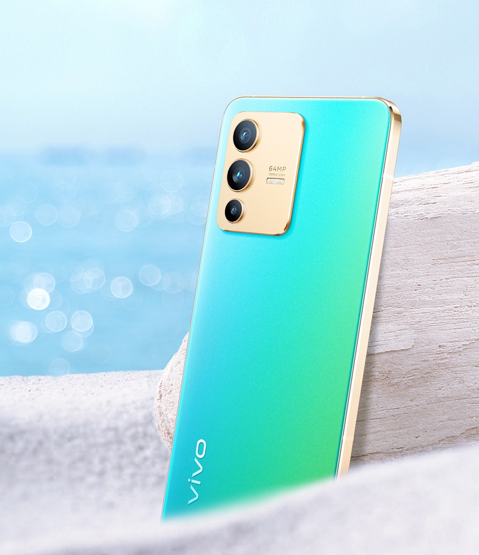 Vivo's V23 Pro sports an incredible color-changing rear panel that reacts to sunlight 13