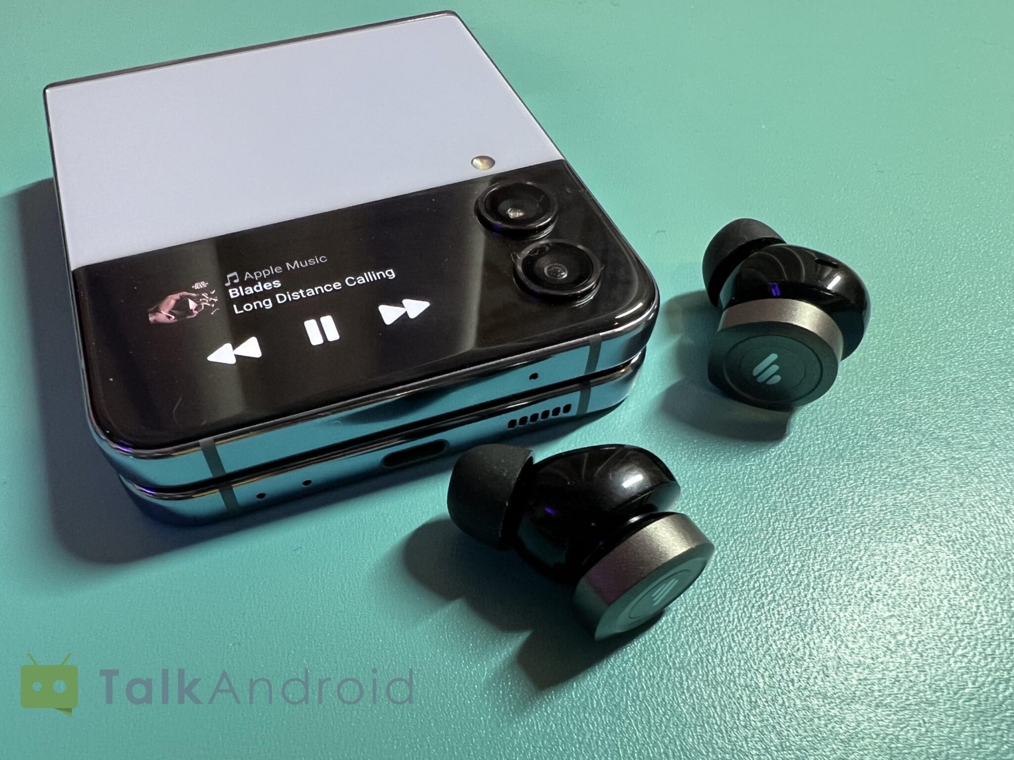 Edifier W240TN review: sleek, compact, and well-rounded 3