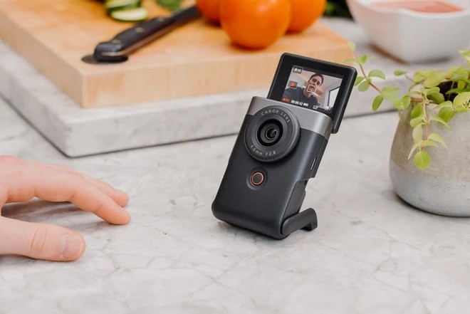 Canon's new PowerShot V10 is designed for Vloggers 5