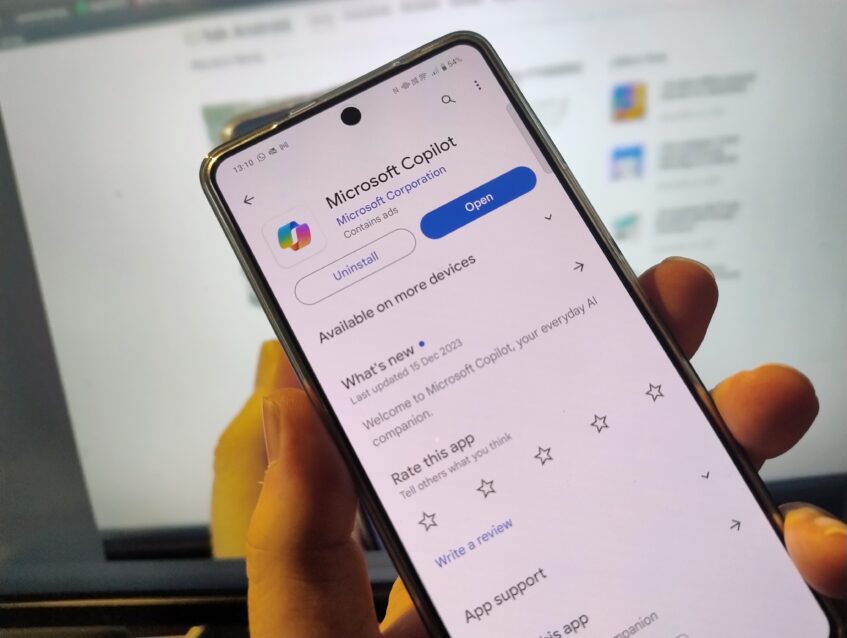Microsoft's AI Copilot app is now available on Android 4