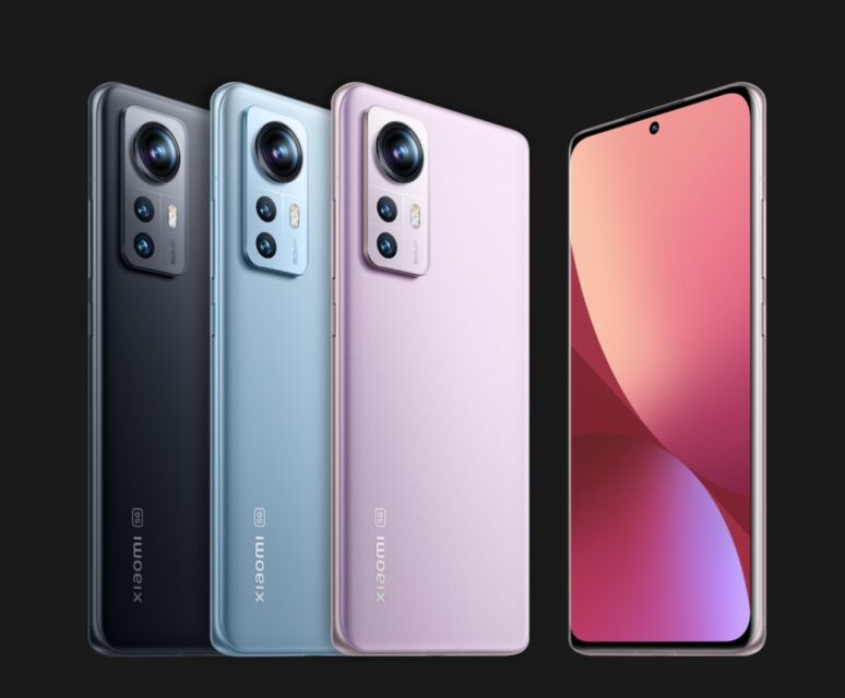 Four Xiaomi 12 smartphones