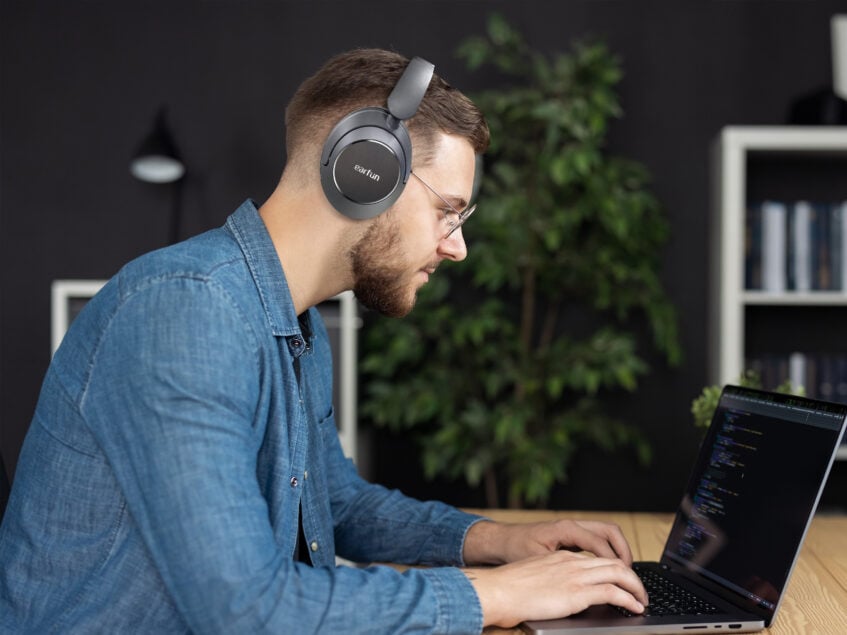 EarFun's Wave Pro Headphones With ANC Are Now Just $60 11