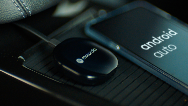 Cut Those Android Auto Wires With Motorola's $60 Wireless Adaptor 3