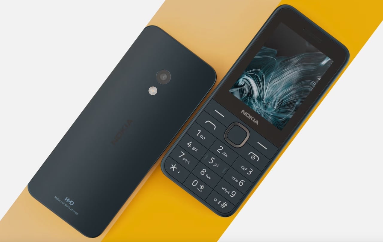 Rear and front view of Nokia 225 4G phone