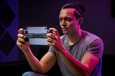 Razer's Kishi Ultra Controller Works With or Without a Phone 9