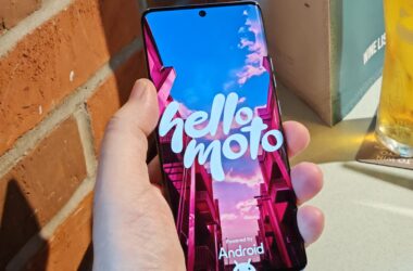 Motorola Edge 50 Pro Review: Looks Good, Snaps Even Better 9