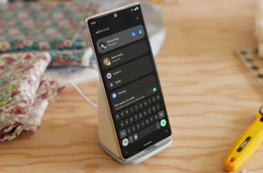 Pixel phone docked to Pixel Stand 2