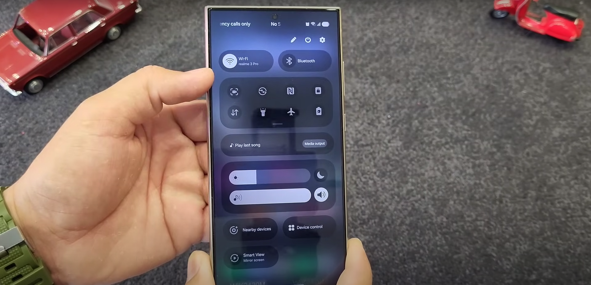 Here's The Best Look Yet At One UI 7, Running On An S24 Ultra 8