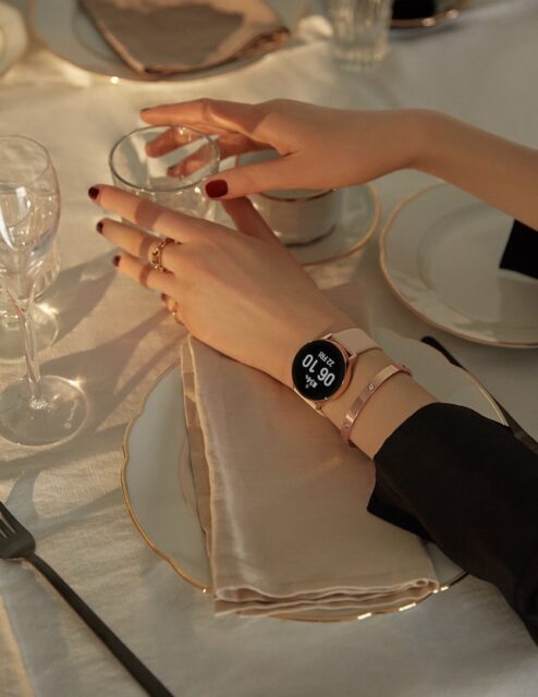 Female hand wearing Galaxy Watch Active