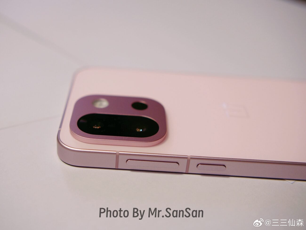 The OnePlus 13T's Design Might Have Gotten a Little Pixel Inspo 9