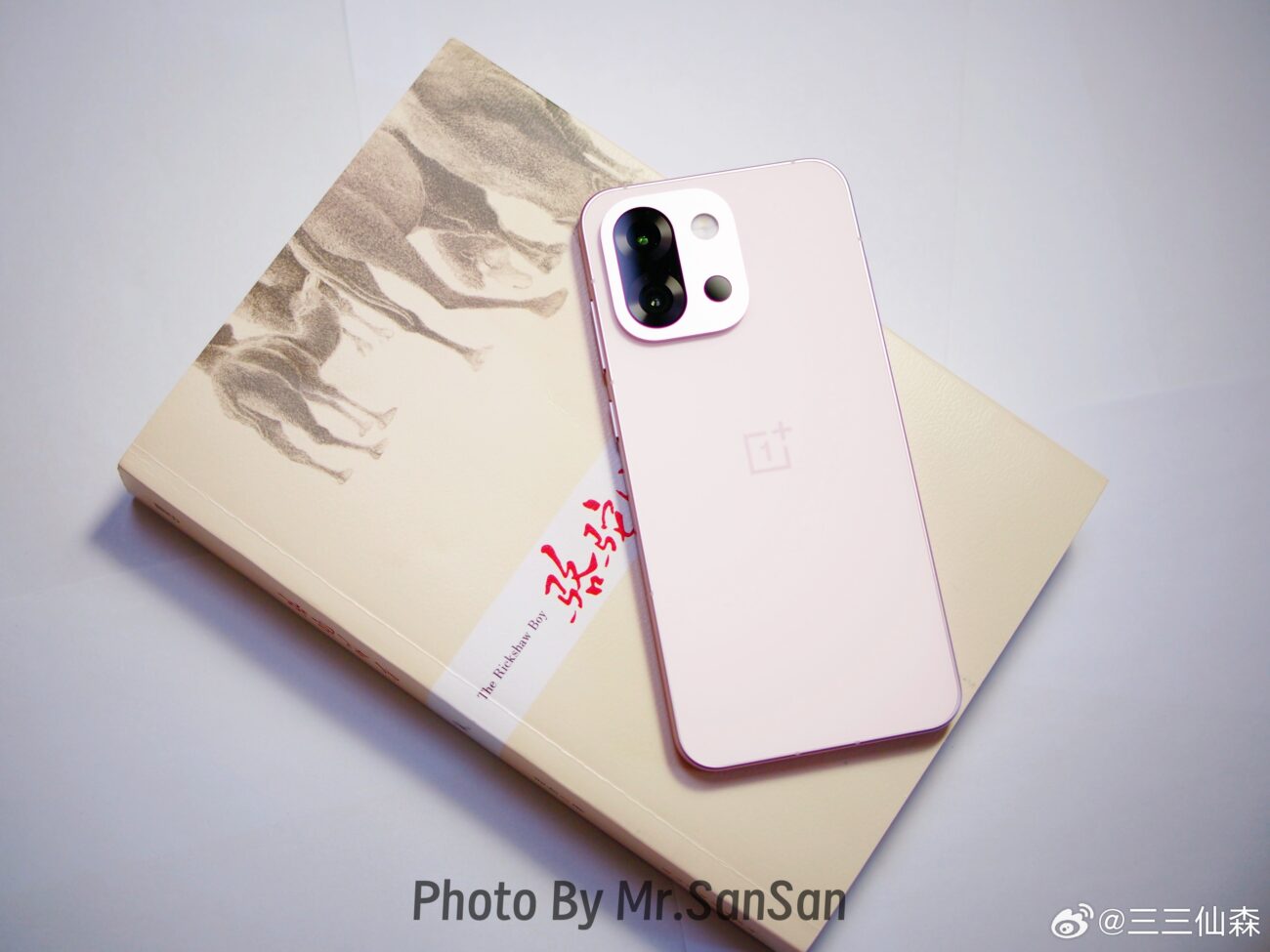 The OnePlus 13T's Design Might Have Gotten a Little Pixel Inspo 11