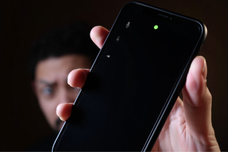 A strange green dot on your screen? Here’s what your phone is telling you 4