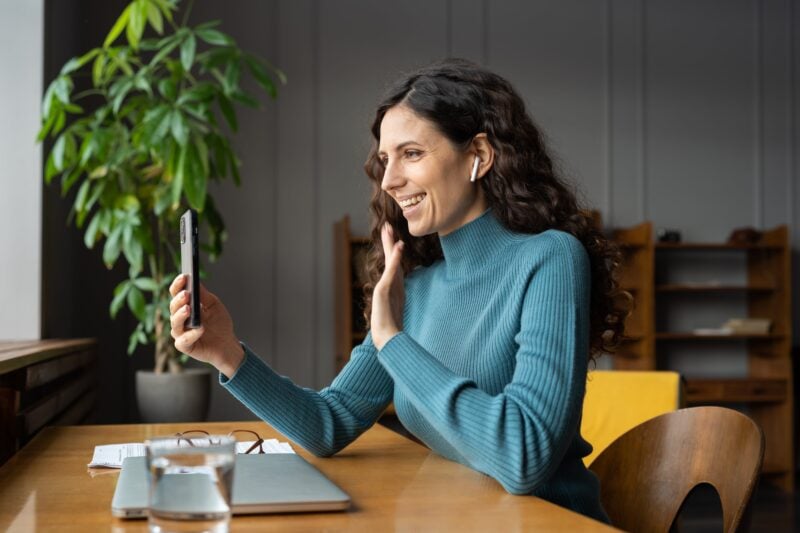 The Trump T1 Phone Is Just an HTC U24 Pro in a Gold Suit 4