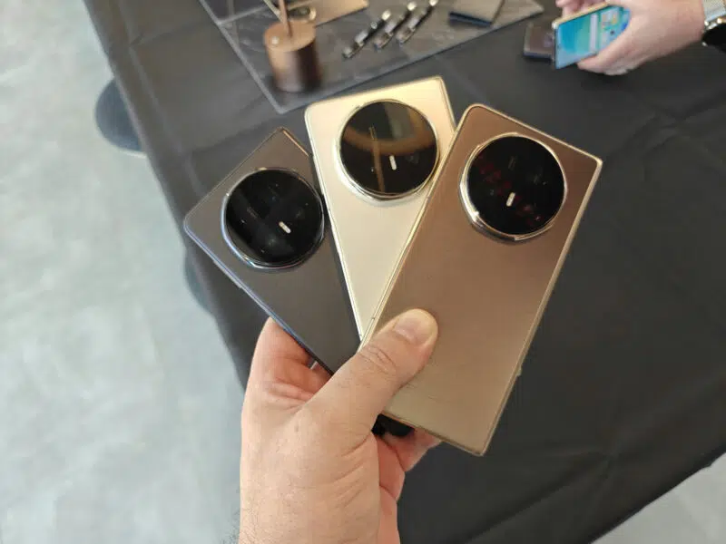 Honor Magic V5 Defies the Elements in Thrilling Durability Test 4