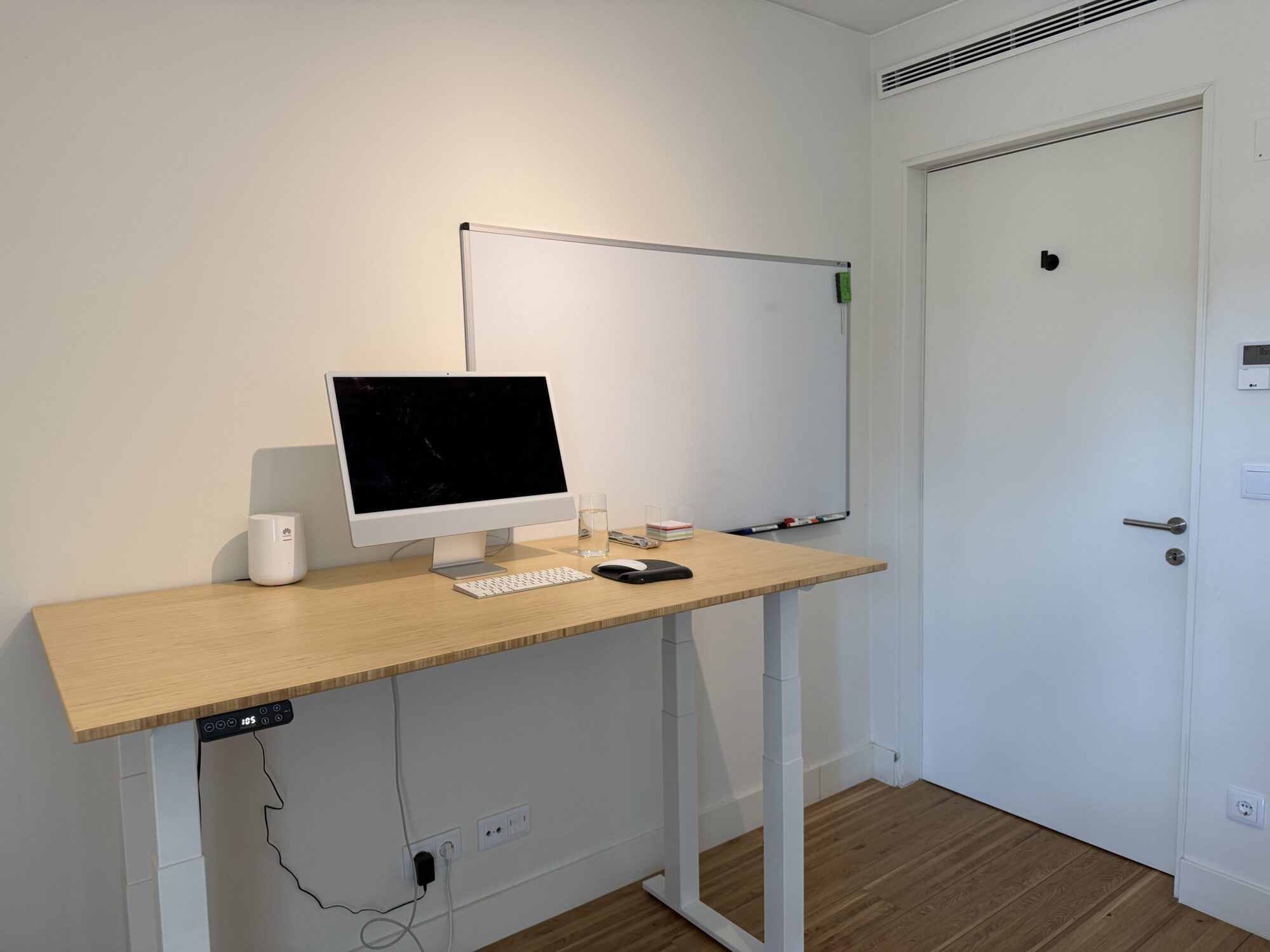 I Try the Flexispot E7 Plus Four-Legged Standing Desk: WOW! 5