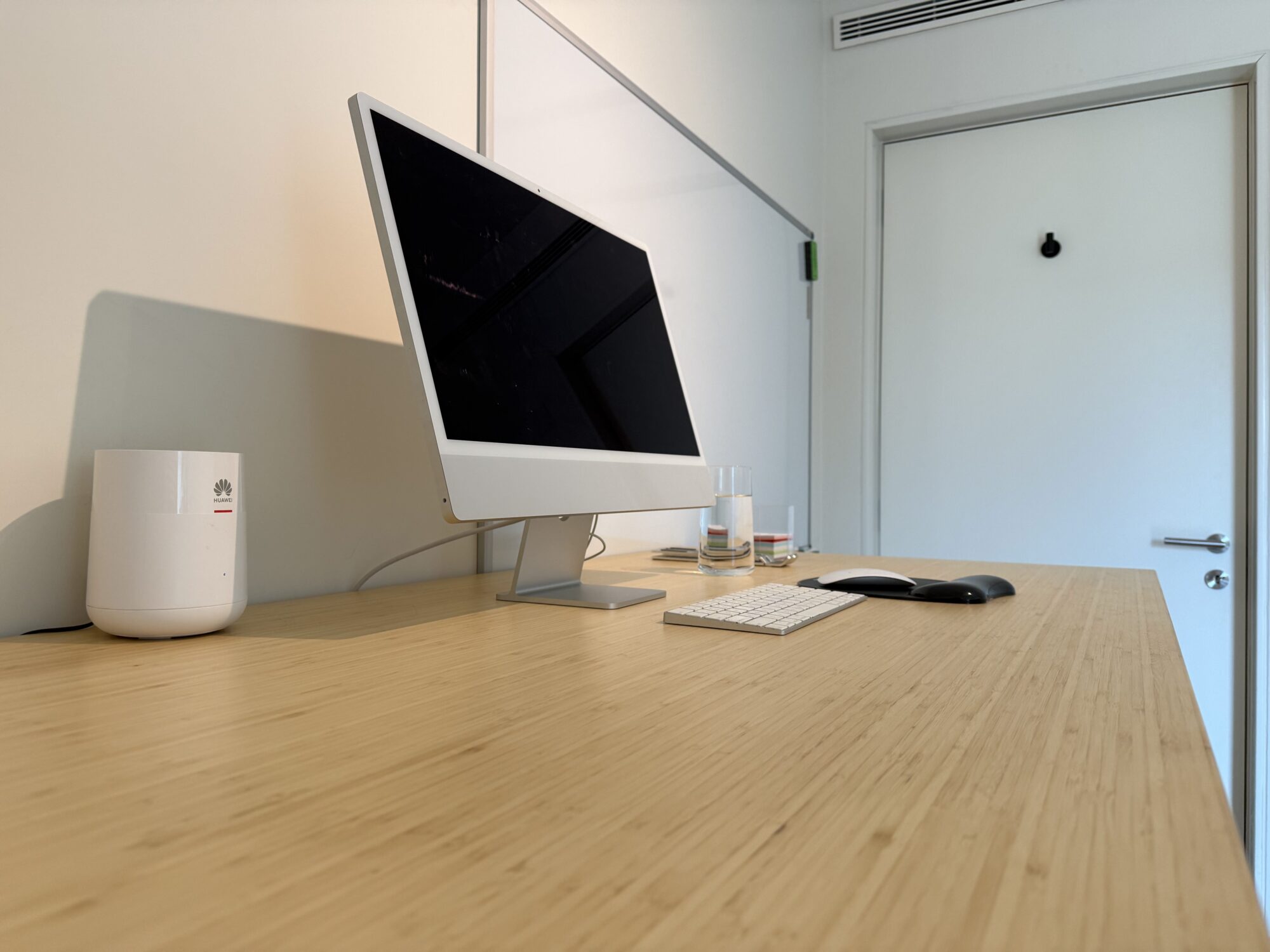 I Try the Flexispot E7 Plus Four-Legged Standing Desk: WOW! 10