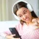 Phone keeps turning off and on by itself Here are 6 ways to fix it fast 12