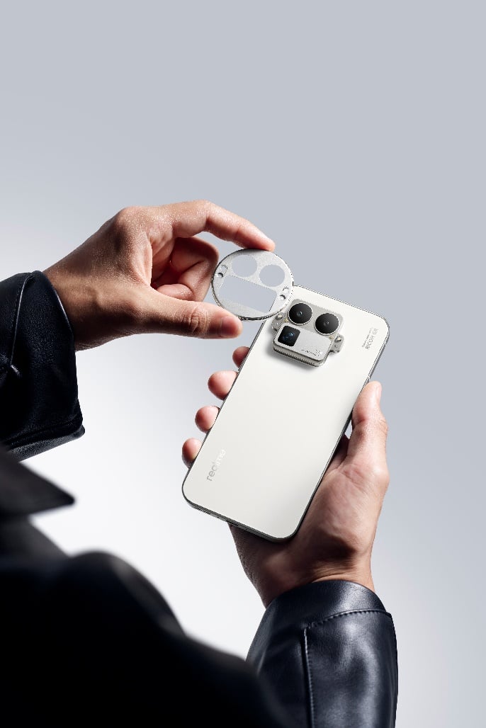 Realme GT 8 Pro debuts the world’s first switchable camera bump for a truly personal flagship 4