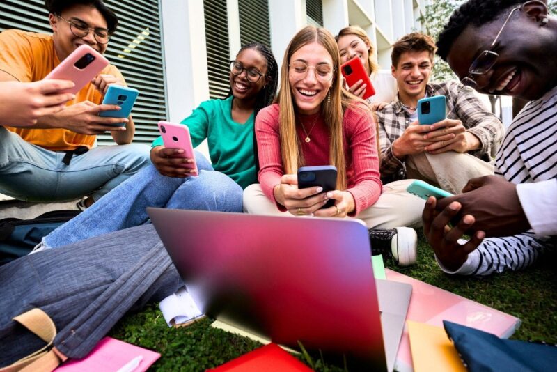 Why teens are ditching Instagram for WhatsApp channels 4
