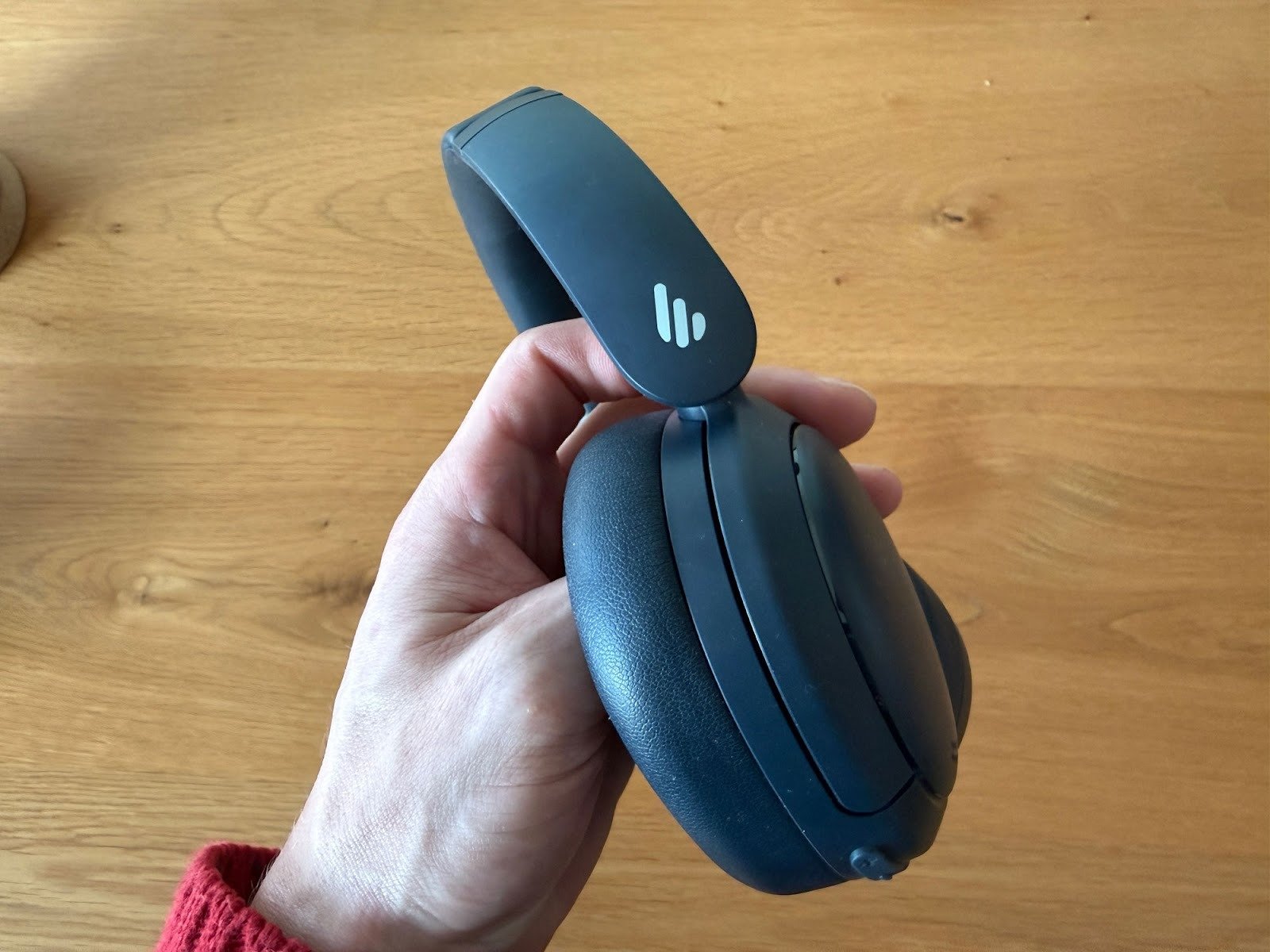 Edifier V80 Hybrid Active Noise Cancelling Headphones Review 11