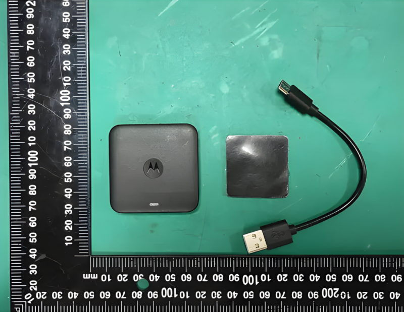 Motorola’s new Android Auto adapter leak shows wireless is no longer optional 4