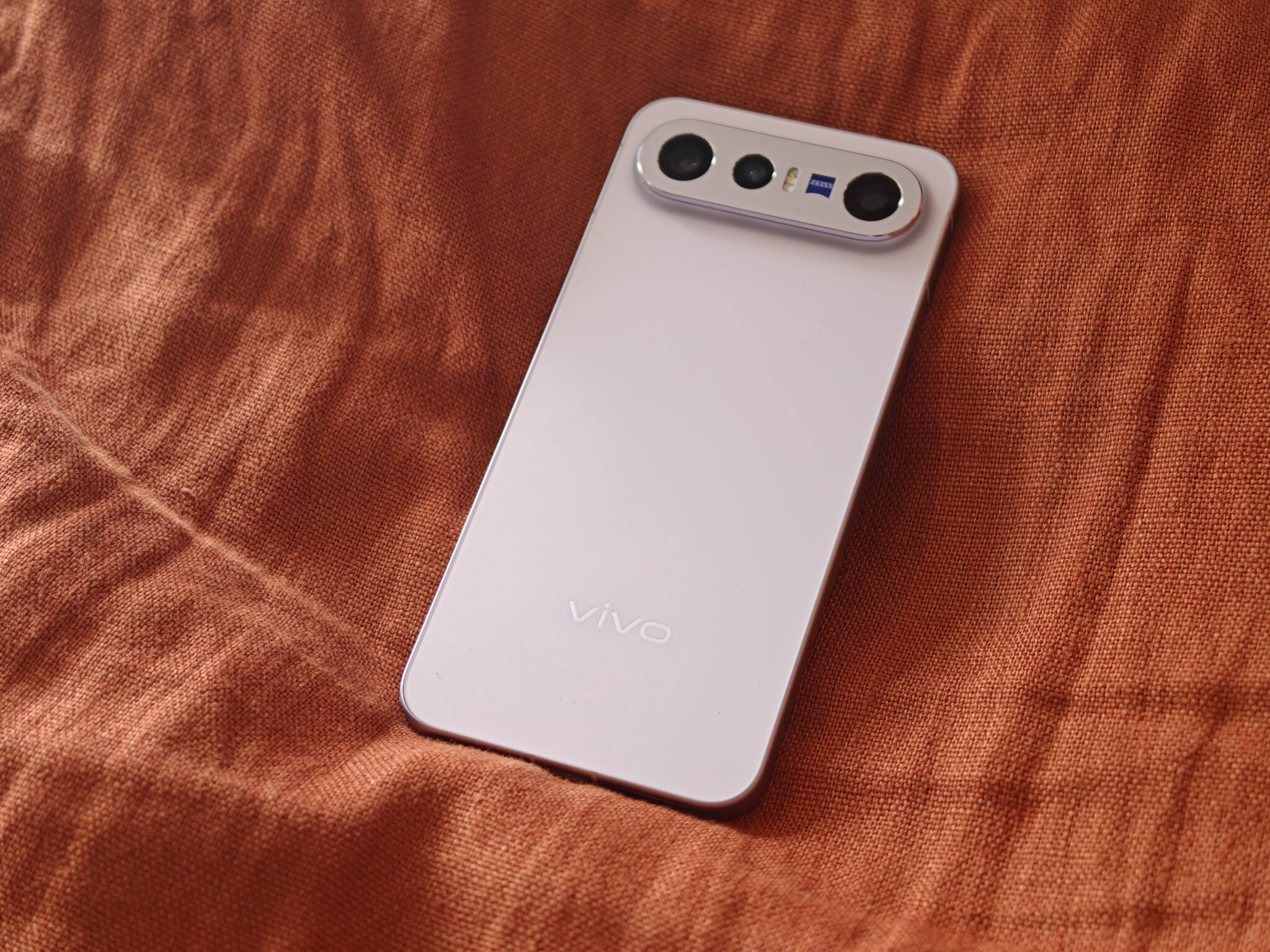 Vivo X300 FE Review: Big Battery, Small Body, One Weak Spot 6