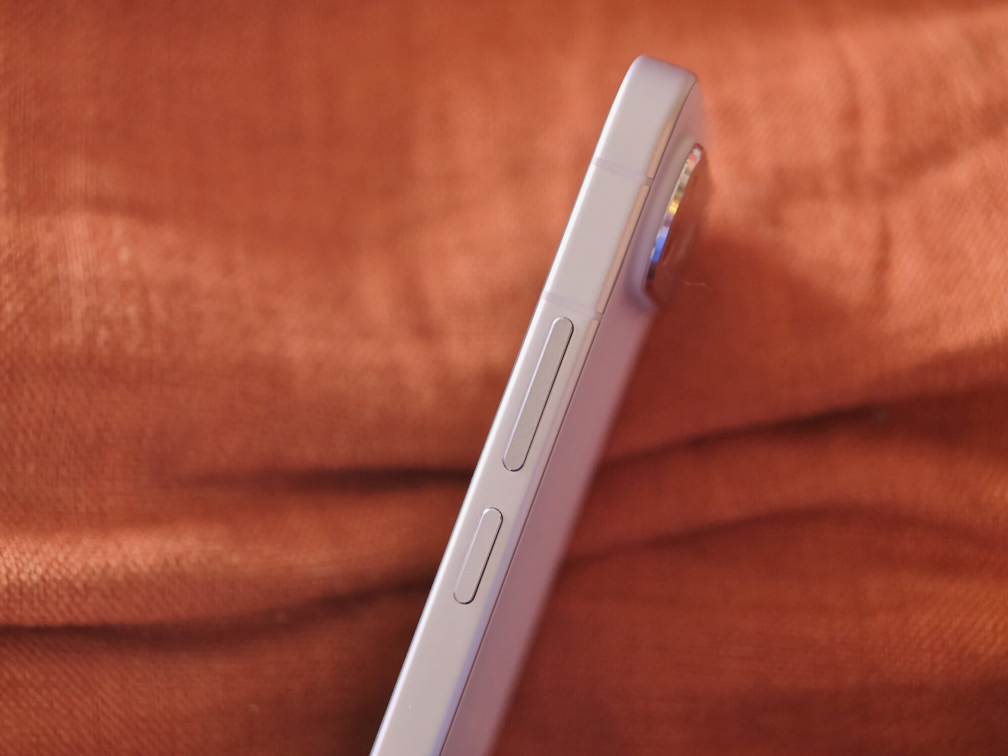 Vivo X300 FE Review: Big Battery, Small Body, One Weak Spot 4