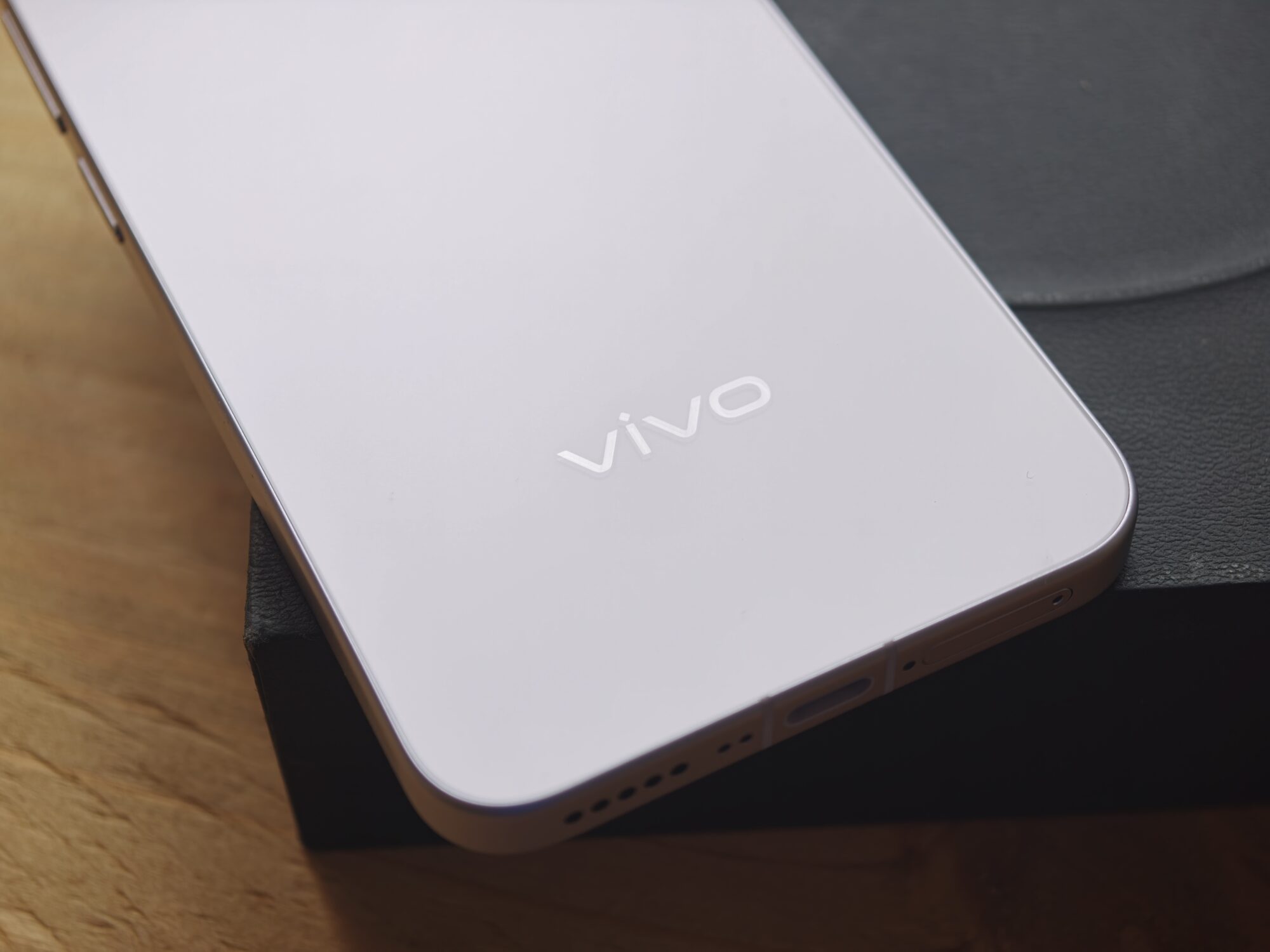 Vivo X300 FE Review: Big Battery, Small Body, One Weak Spot 12