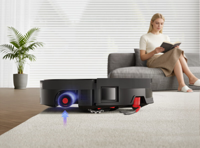 YEEDI's new robot mop sprays stains before scrubbing them 3