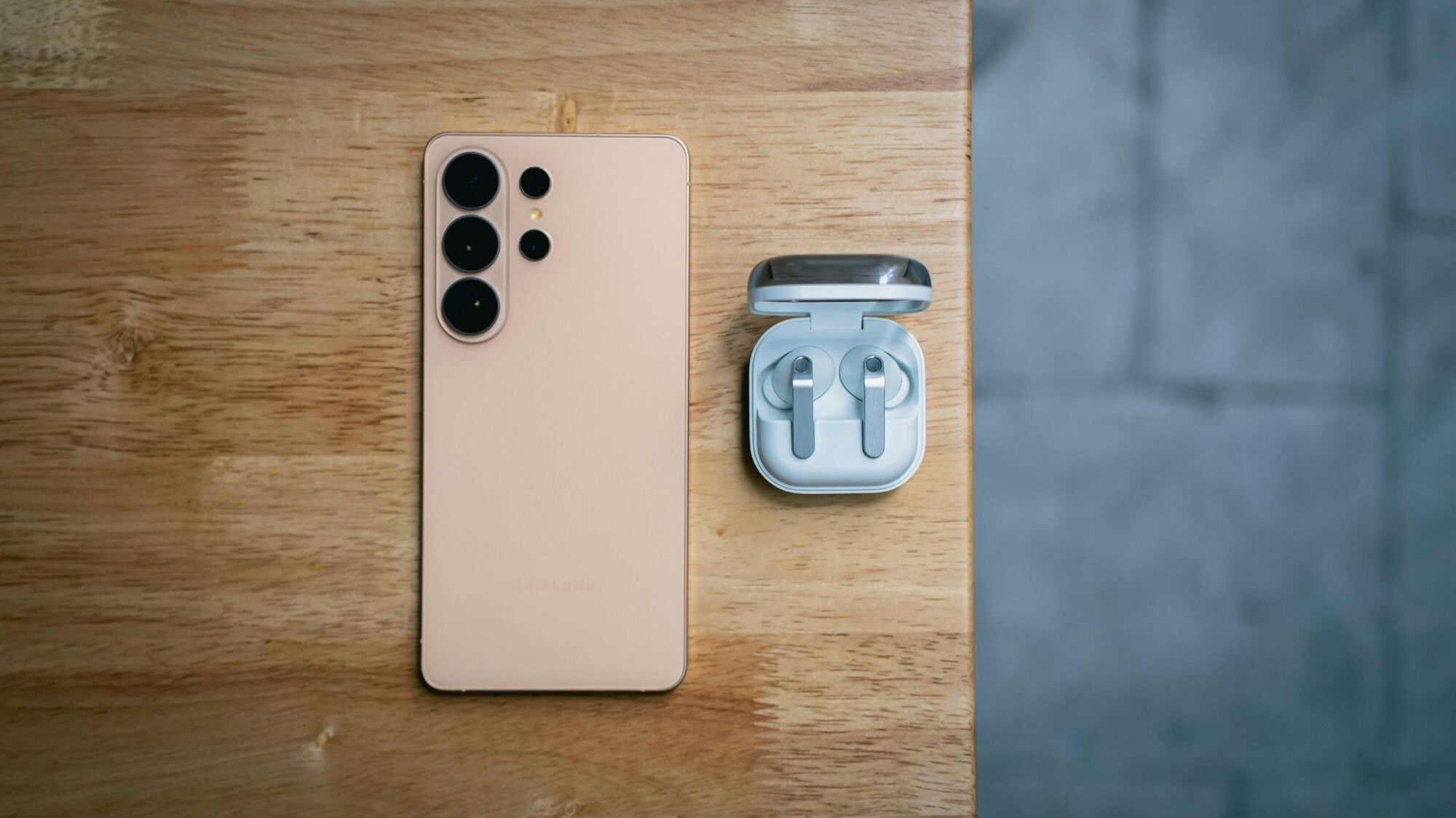 Google Pixel 11 Pro vs. Galaxy S26 Ultra: Which Flagship Should You Buy in Late 2026?  3