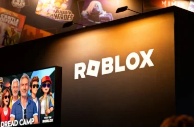 Roblox hit by record user drop after age checks—20 million gone and shares plunge 18% 4