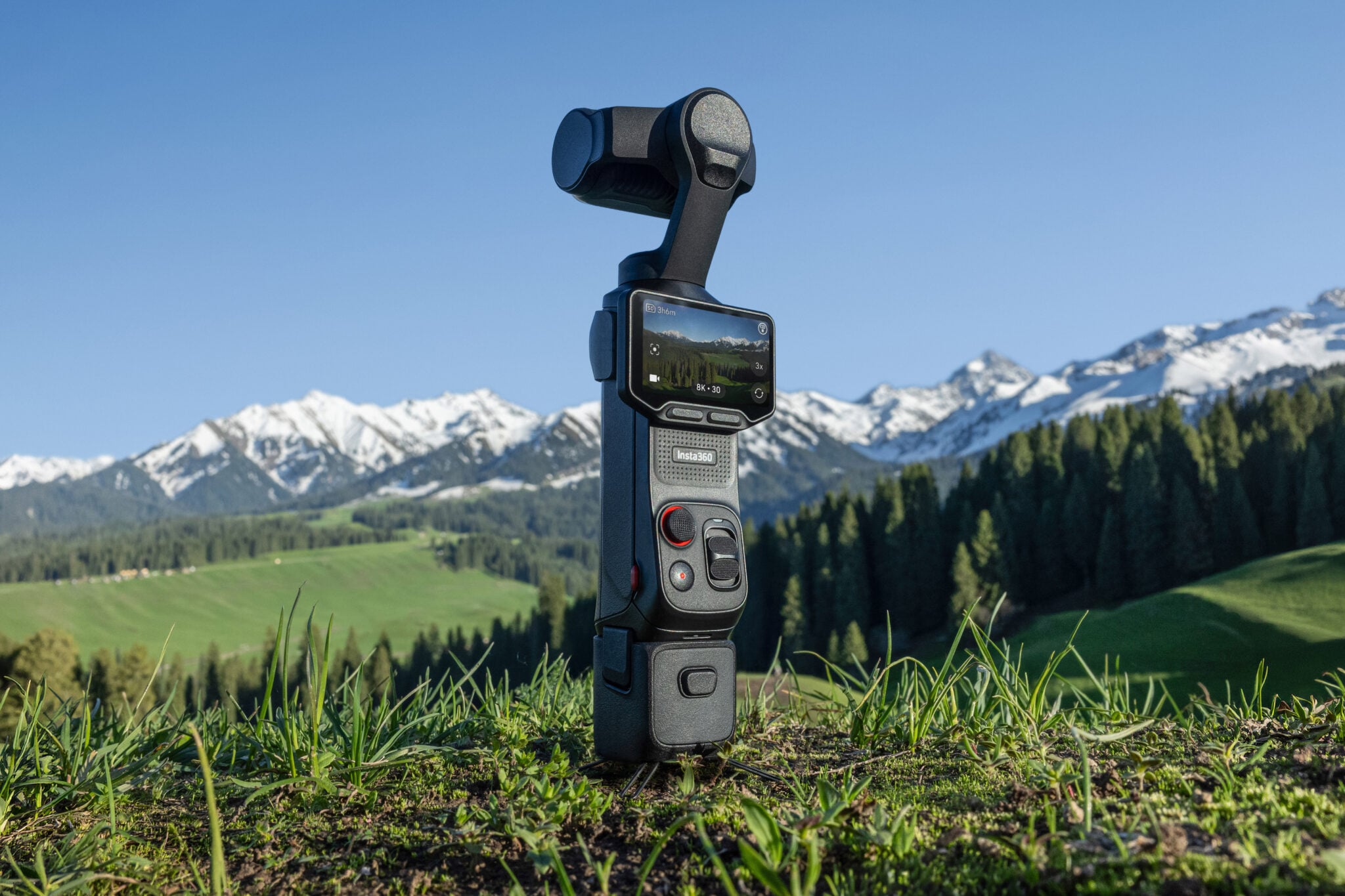 Luna Ultra vs DJI Pocket 4: Availability Beats Specs in US 9