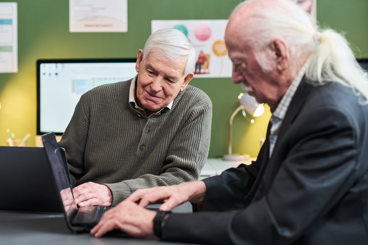 At 102, he teaches younger generations how to master smartphones and PCs: "Age has never been a barrier" 10